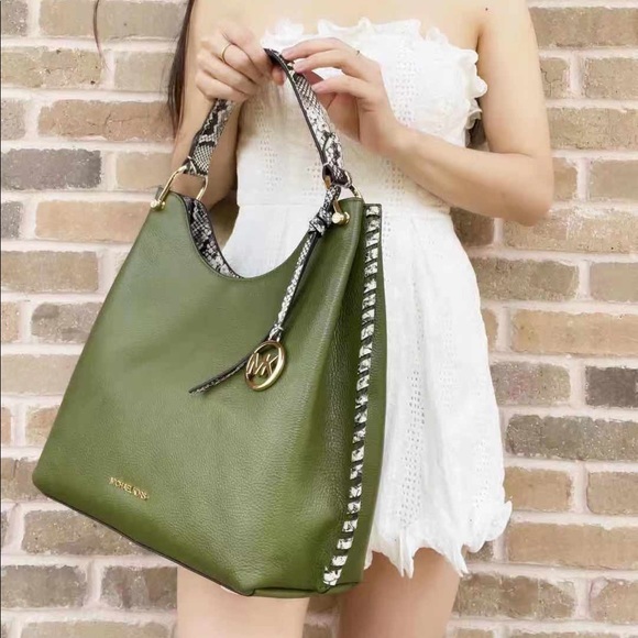 Bundle💕NWT Michael Kors Shoulder Bag & Wristlet - Picture 3 of 8